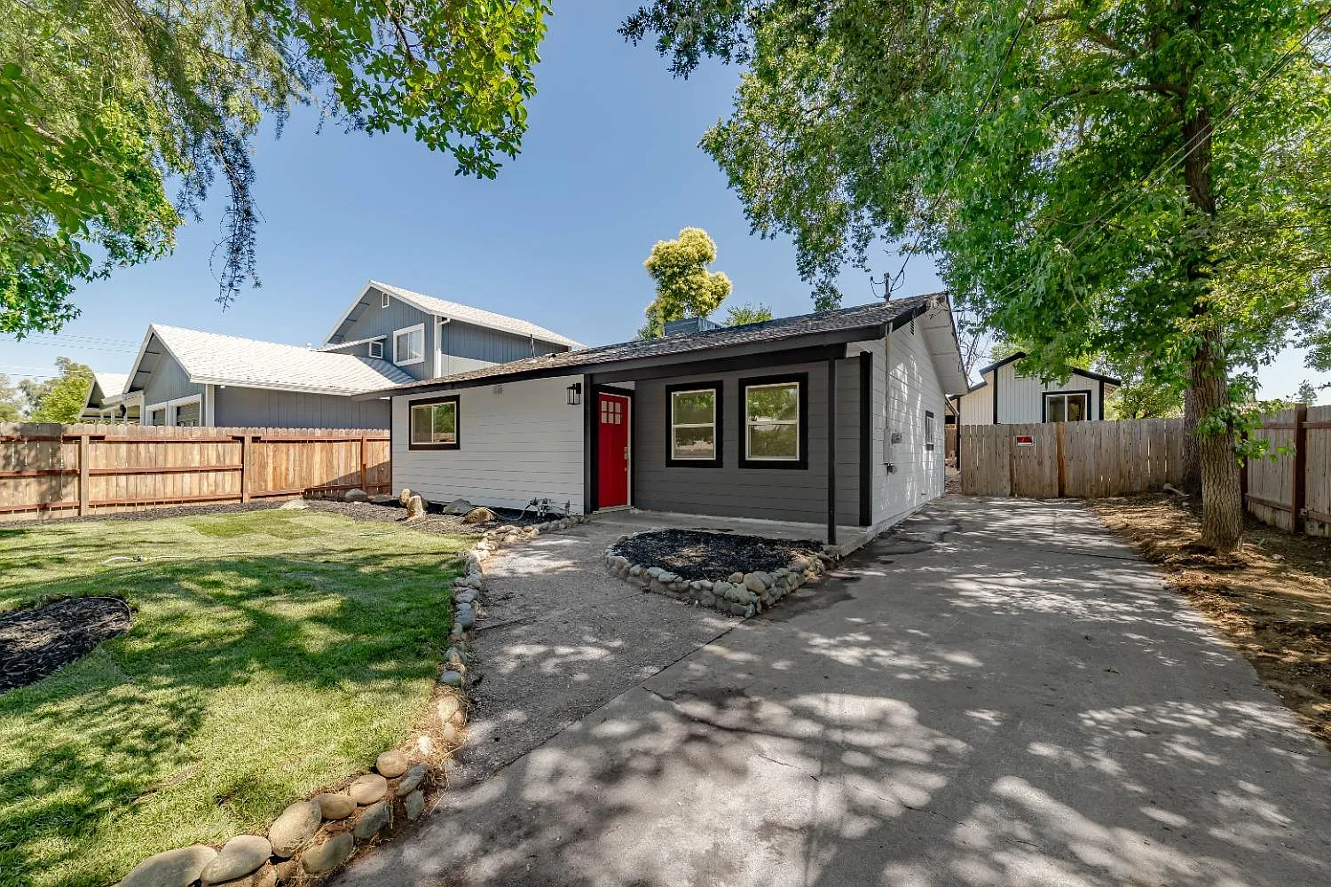 7636 Linden Ave photo 1