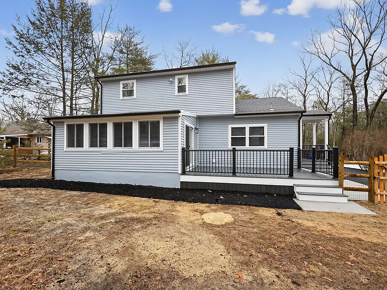 1392 Stokes Rd — Photo 2