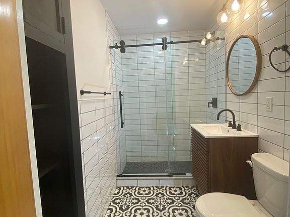 5th image of 146 Stanton St #1AB