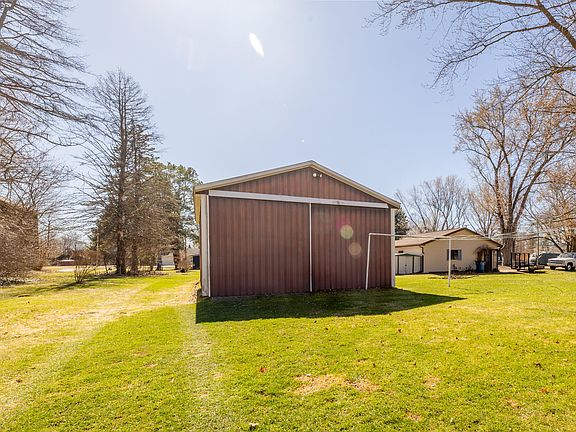 4th image of 4672 Martin St