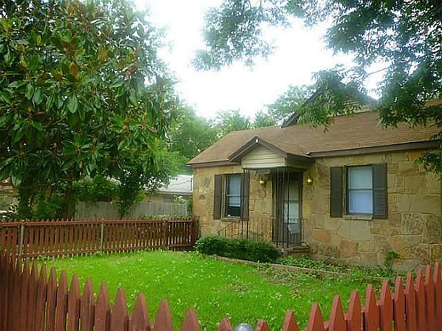 1st image of 2418 Dell St