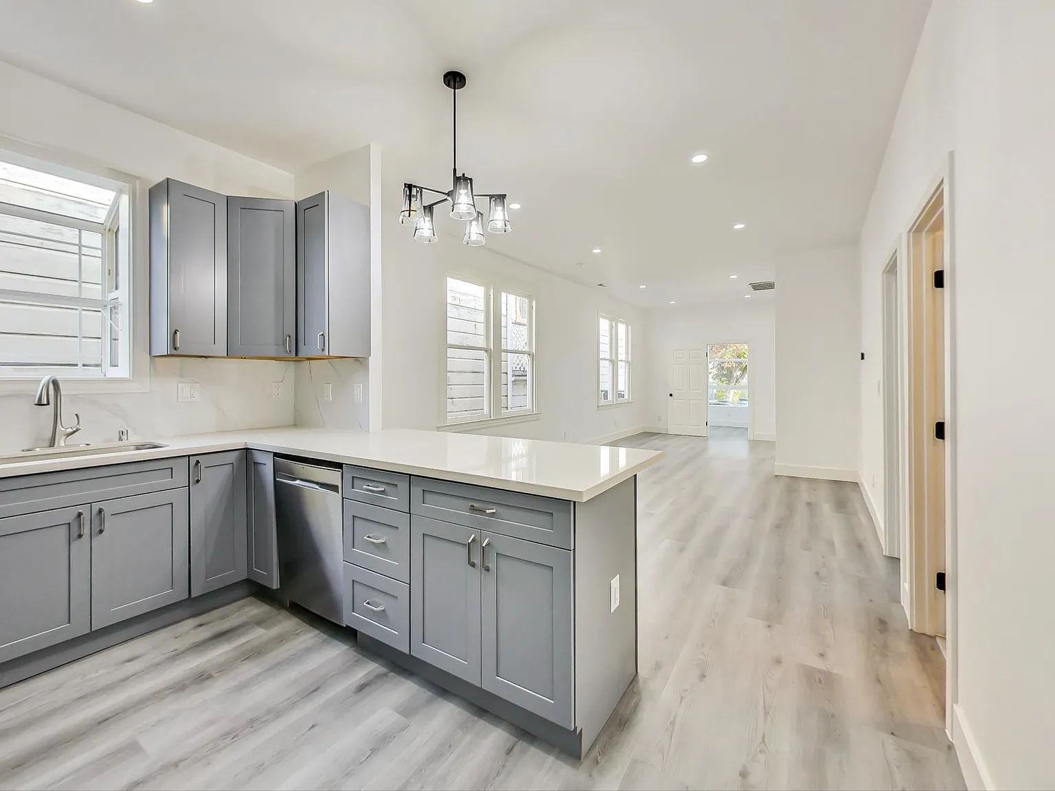 2 bed, 1137 sqft, $3,895 — Photo 3