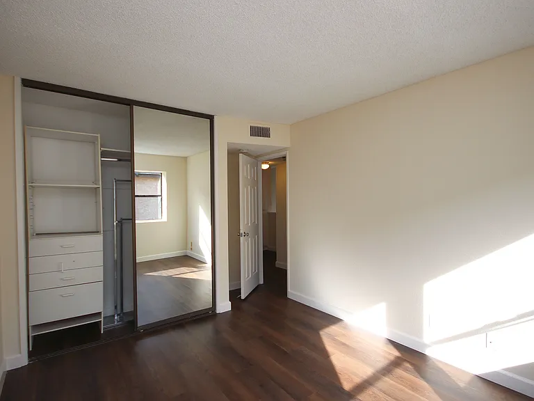 416 N Bushnell Ave #F — Photo 21
