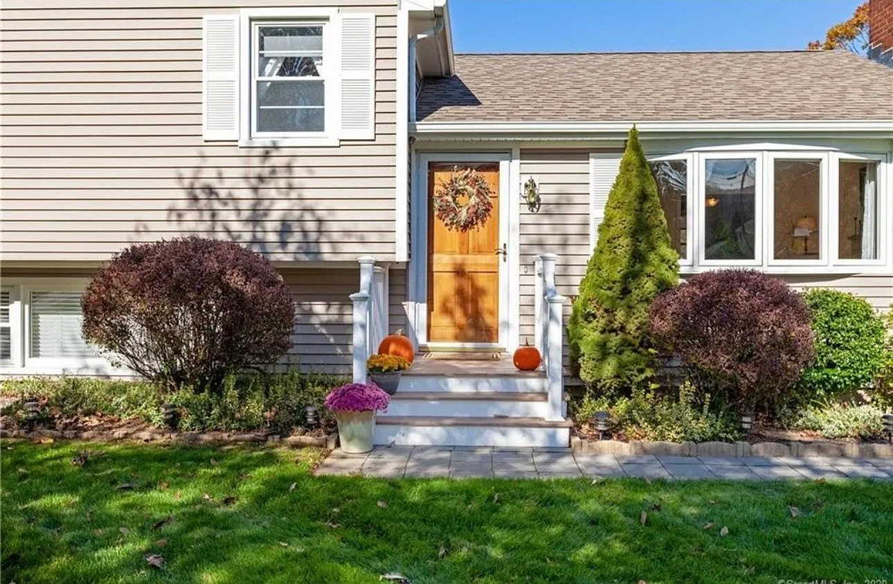 33 Peters Ln — Photo 3
