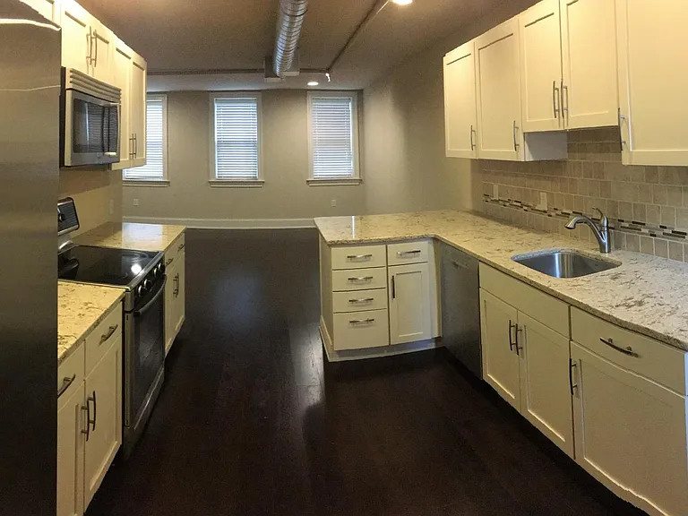 221 E King St #2 — Photo 10