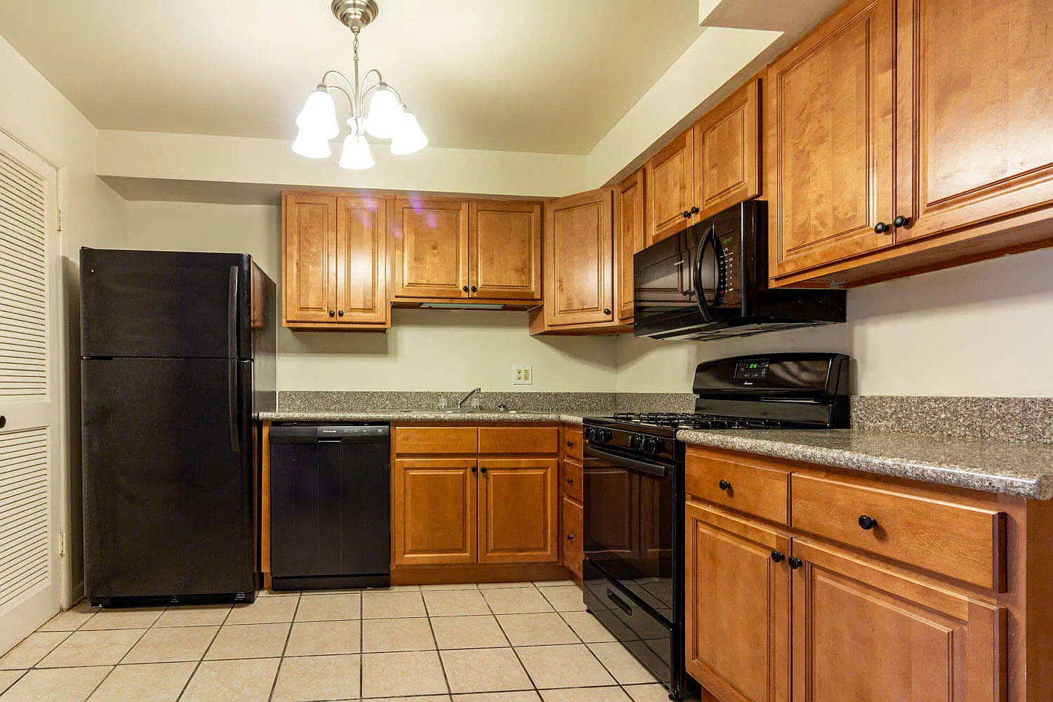 Hunter Hills Apartments — Photo 2