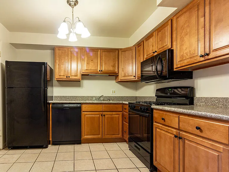Hunter Hills Apartments — Photo 2