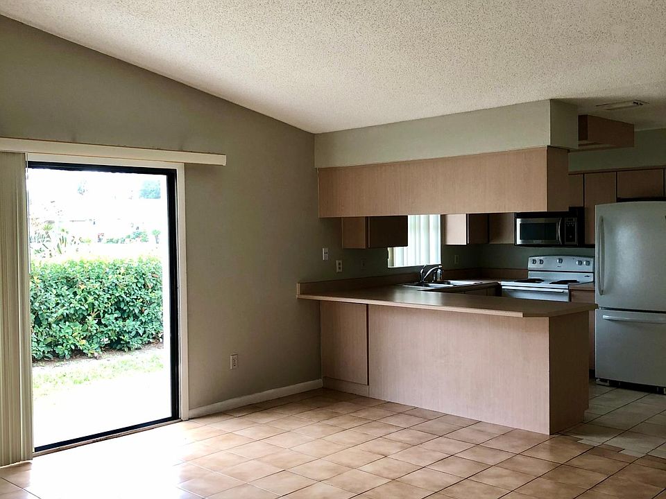 2nd image of 33 Wellstream Ln
