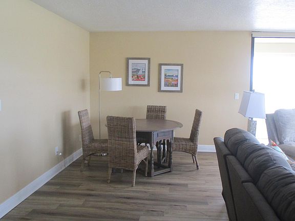 Living Area - Game table/extra dining