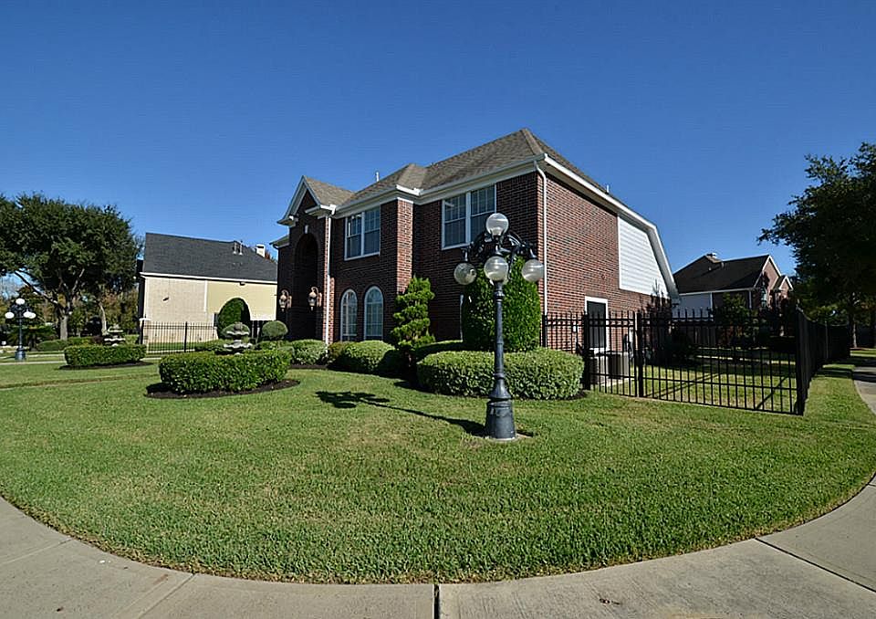 1st image of 2610 Bisbane Dr