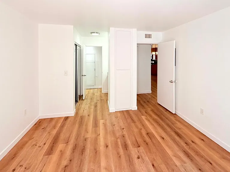 1059 Western Avenue — Photo 21