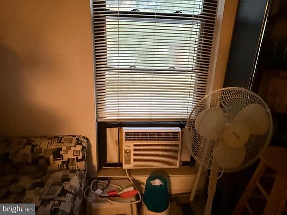 4th image of 2727 Rhawn St