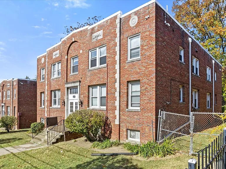2806 O St SE — Photo 24