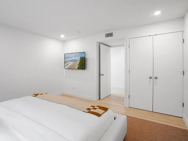 Where simplicity meets pure comfort.