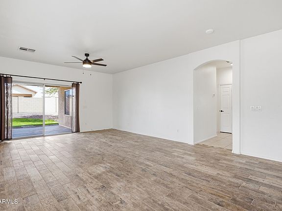 4th image of 334 W RIO Drive