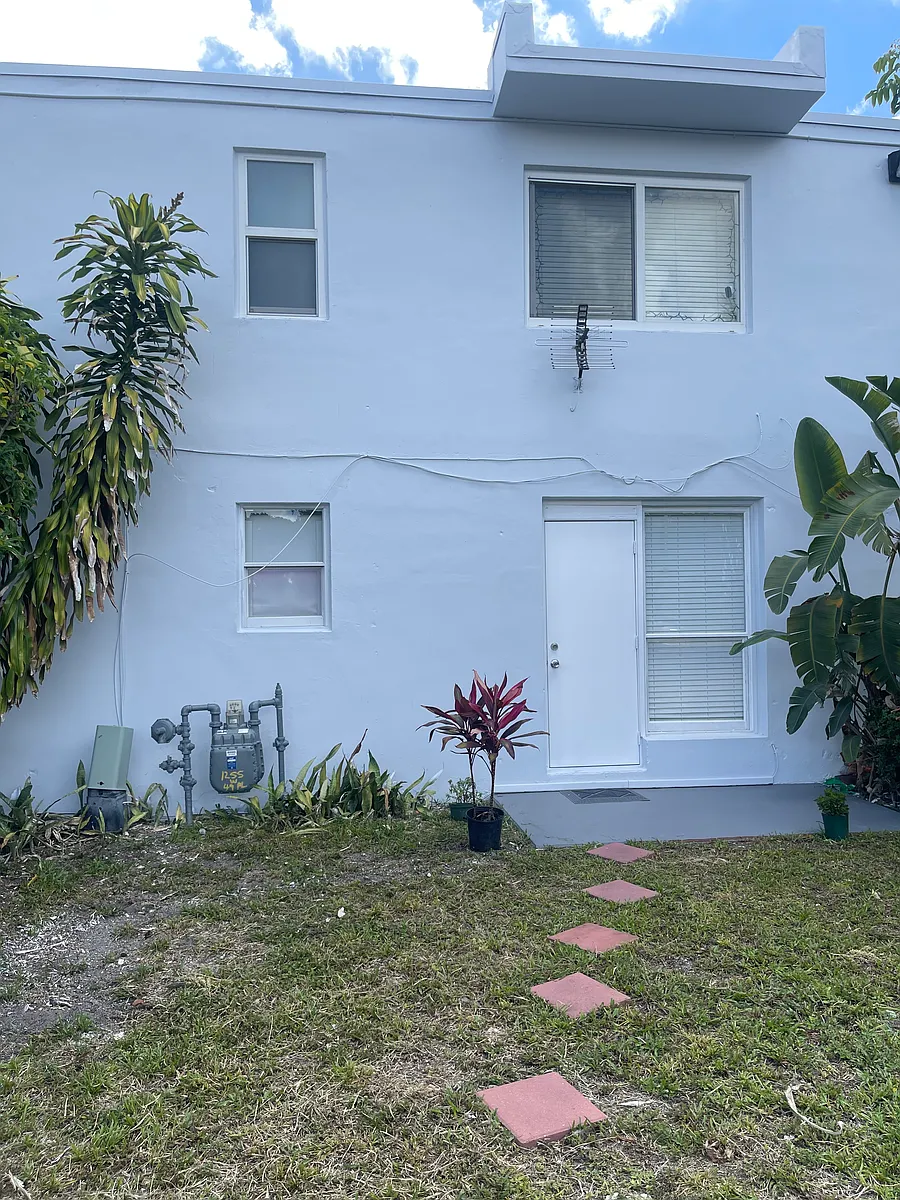 Building Photo - 1255 W 49th Pl #E102