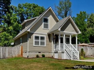 9 Asbury Cottage Dr, Candler, NC 28715