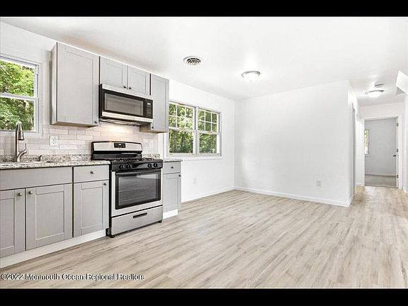 2nd image of 500 Gladstone St