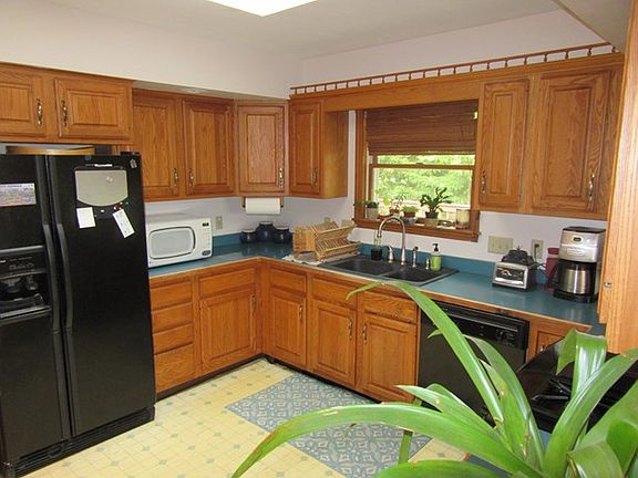 4th image of 199 Parkwood Ave