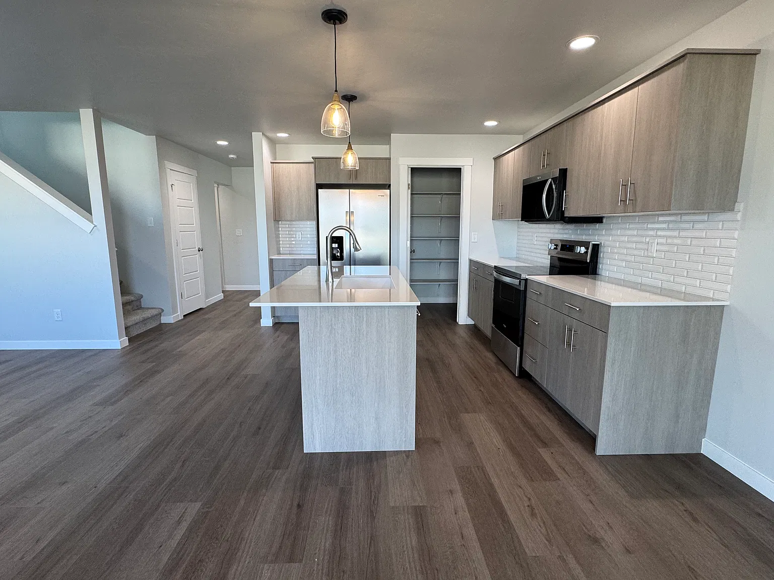 3 bed, 2.5 bath, 1851 sqft, $2,800 — Photo 4