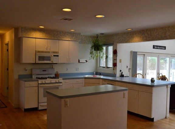 2nd image of 1385 Sequoia Cir