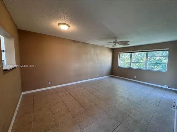 2223 Park Ln APT 304, Hollywood, FL 33021