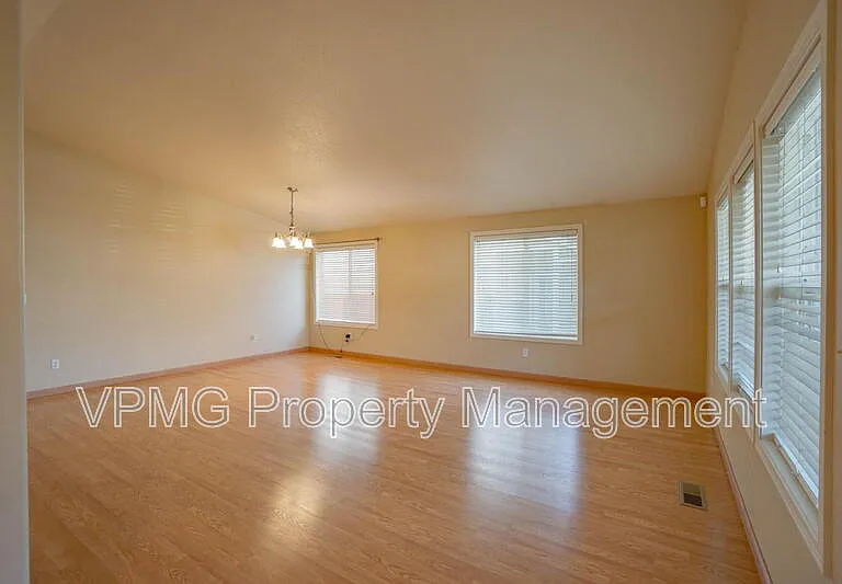 8620 NE 90th Pl — Photo 4