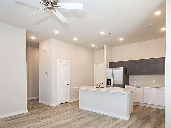 3rd image of 1304 Creekbank Dr