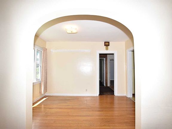 5th image of 1203 Akin Dr