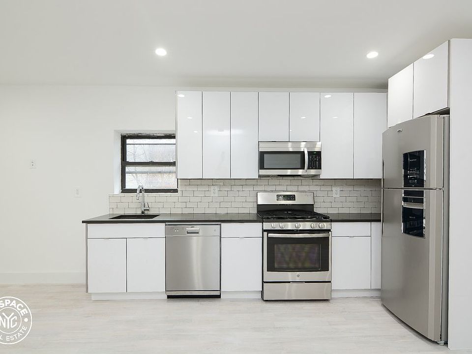 1st image of 220 Kosciusko St APT 3A