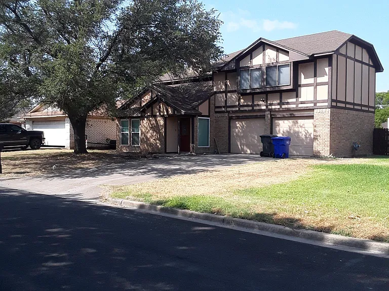 2117 Real Dr — Photo 1