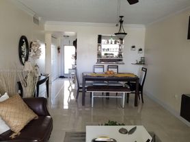 8465 Sunrise Lakes Blvd, Fort Lauderdale, FL