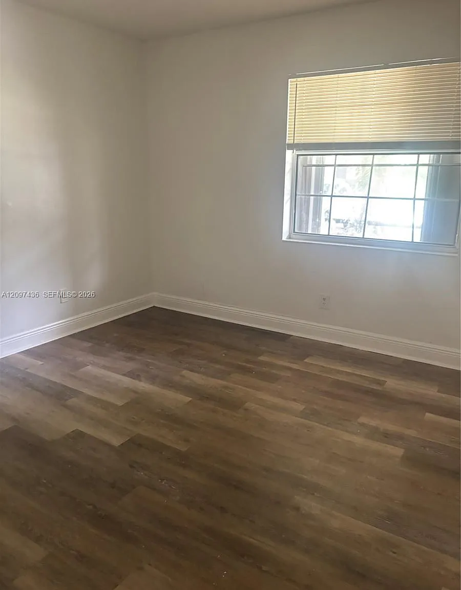 Bella Grand Condo — Photo 4