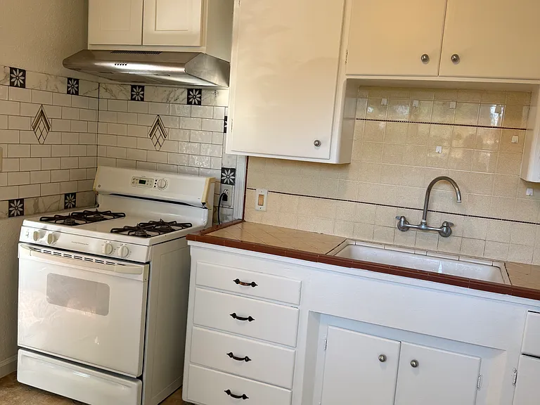1280 Mastic St #1280 — Photo 3