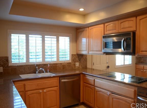5th image of 18100 Lake Encino Dr
