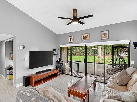 4th image of 14 Via De Casas Sur #104