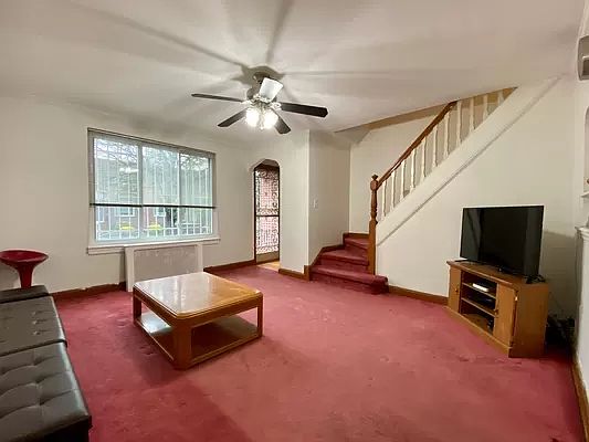 2nd image of 2059 28th St