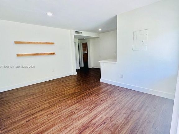 5th image of 107-95 Edgewater Dr #107