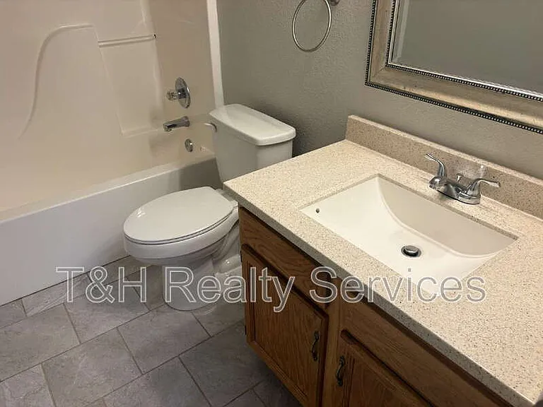 636 Locust Grove Ln — Photo 15
