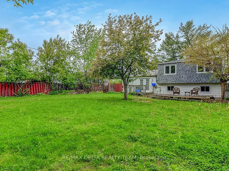 397 Phoenix Cres — Photo 37