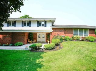 3 Oriel Ln, East Greenbush, NY 12144