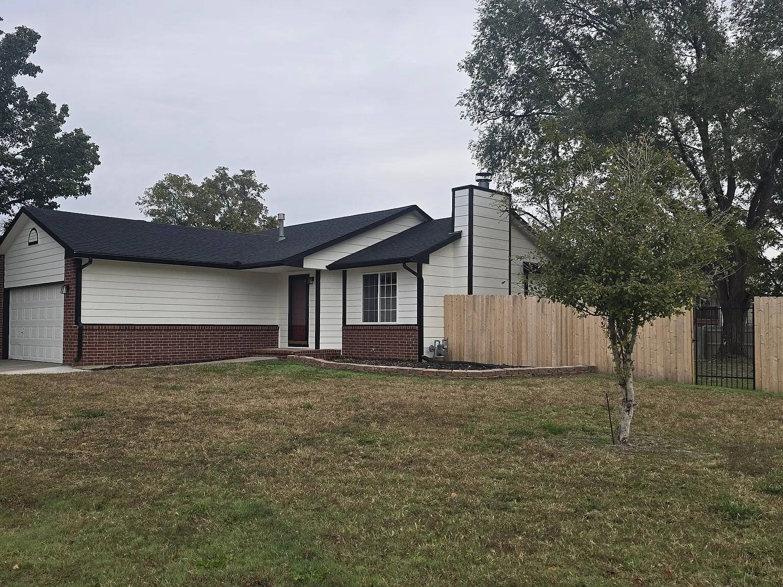 3 bed, 1874 sqft, $1,800 — Photo 2