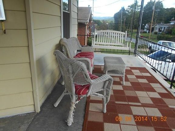 2nd image of 912 Hillcrest Dr