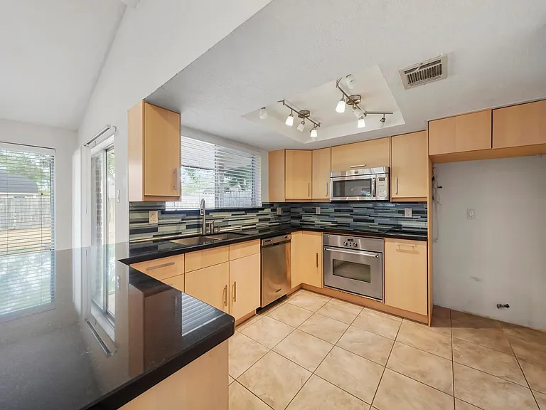 1223 Bramblebury Dr — Photo 10