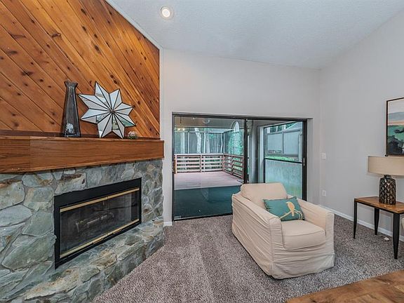 4th image of 2902 Windmoor Dr S