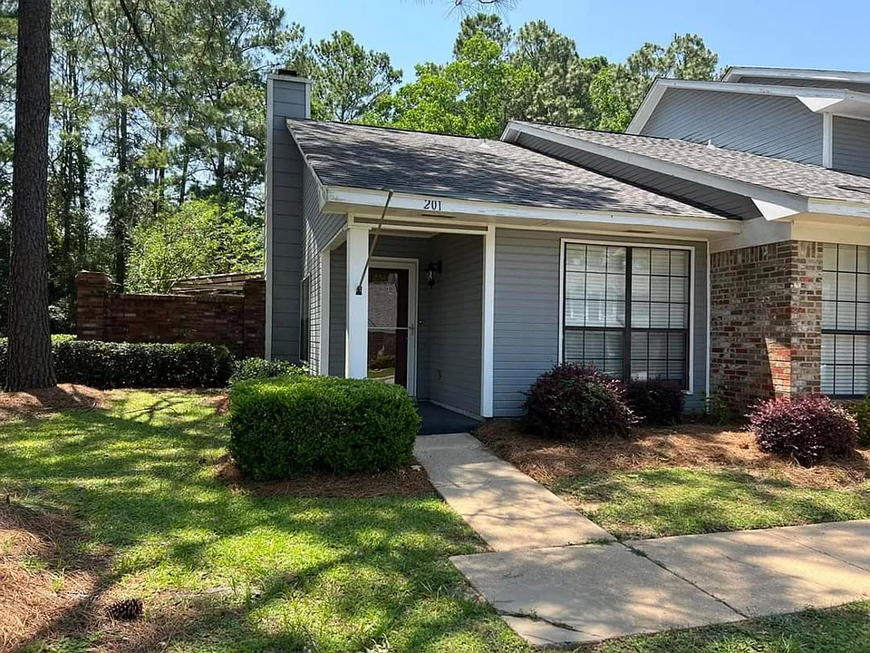 5900 Grelot Rd #201