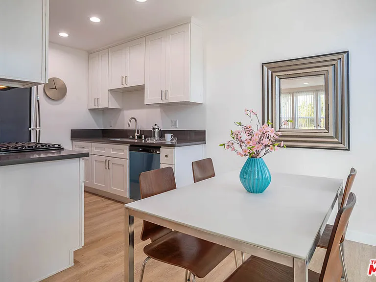 6244 De Longpre Ave #1 — Photo 10