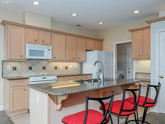 5th image of 8814 NE 17th St #37