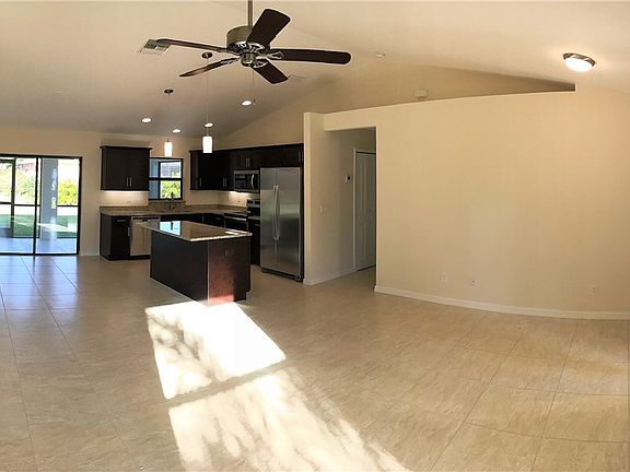 3rd image of 130 NE 7th Place Cpe