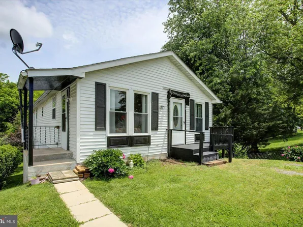 116 Fairview Dr, Hancock, MD 21750